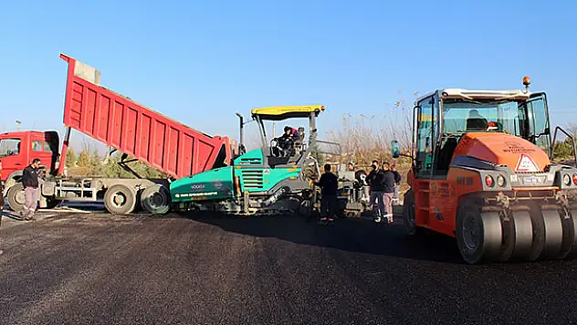 Konya Büyükşehir Belediyesi NEÜ Ereğli Eğitim Fakültesini asfaltladı