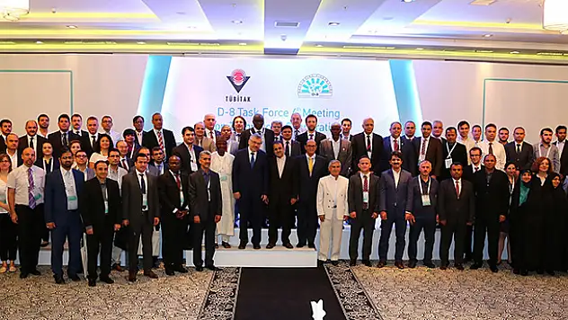Konya Büyükşehir Belediyesi'nin hizmetleri örnek gösterildi