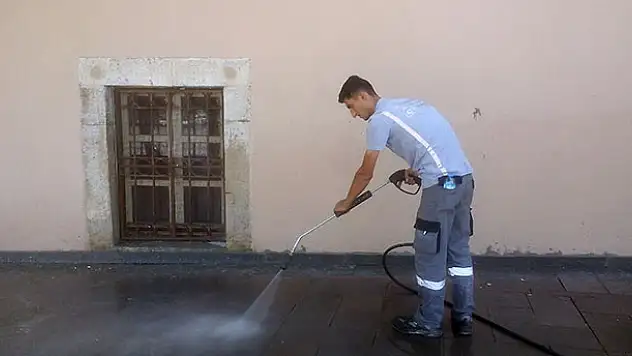Konya Büyükşehir Belediyesi tarihi binaları temizliyor
