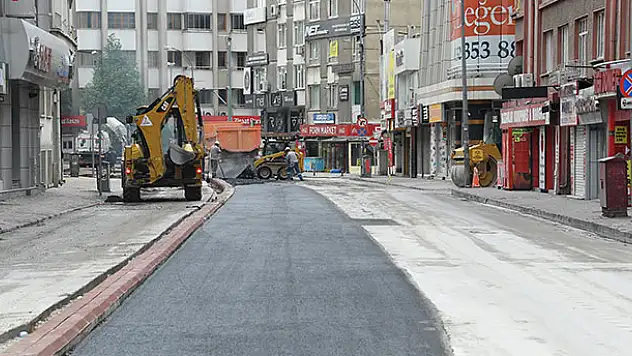 Konya Büyükşehir Belediyesi vatandaşlar evdeyken kavşaklarda düzenleme yapıyor