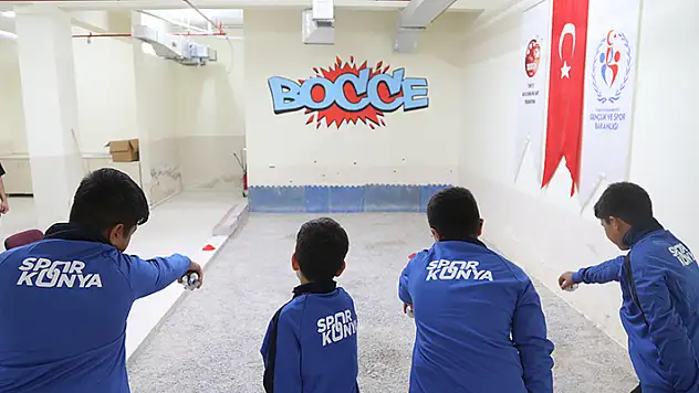 Konya Büyükşehir Belediyesi Yaz Spor Okulları, 26 branşta yaklaşık 8 bin öğrenciyle başladı