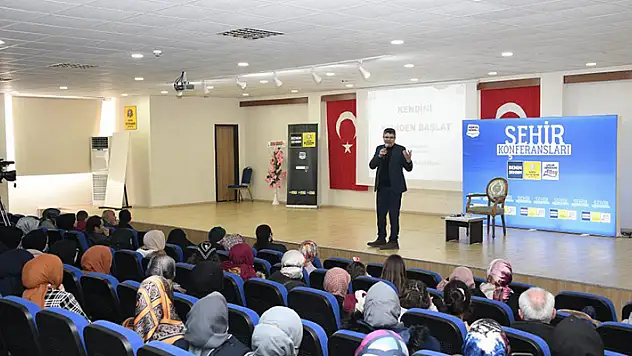 Konya Büyükşehir Belediyesinin Şehir Konferansları sürüyor
