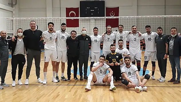 Konya Büyükşehir Belediyespor Erkek Voleybol Takımı sezonu galibiyetle kapattı