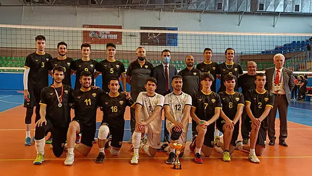 Konya Büyükşehir Belediyespor Kulübü Genç Voleybol Takımı  2. Lig'e yükseldi
