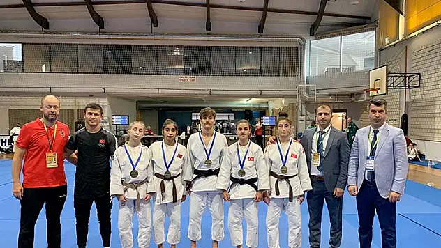 Konya Büyükşehir Belediyespor Kulübü sporcularından Ümitler Avrupa Kupası'nda bronz madalya