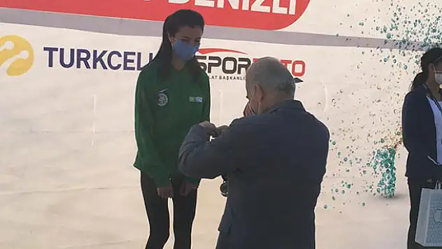 Konya Büyükşehir Belediyesporlu atletten gümüş madalya