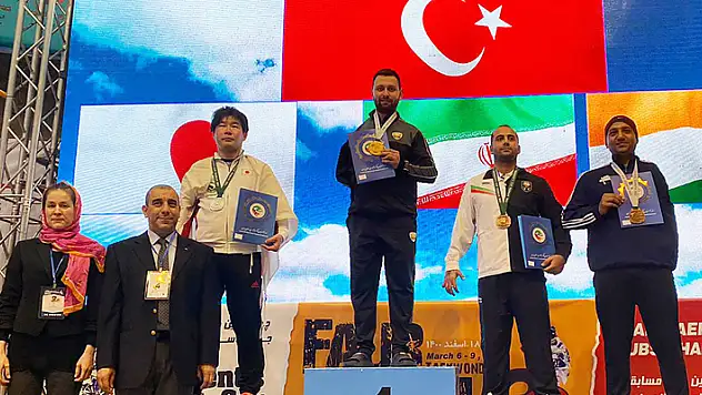 Konya Büyükşehir Belediyesporlu para tekvandocu İran'da şampiyonluk kürsüsüne çıktı
