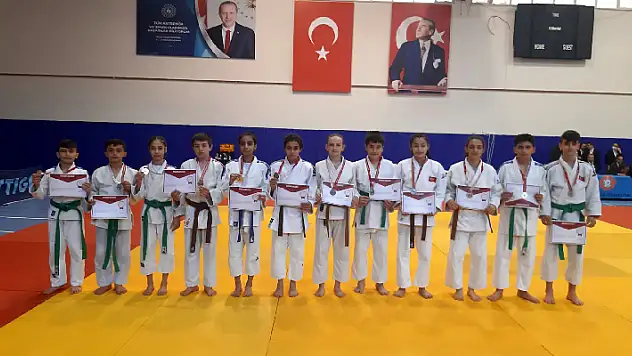 Konya Büyükşehir Belediyesporlu sporcular turnuvalardan madalyayla döndü
