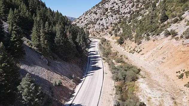Konya Büyükşehir bu yıl Derebucak'a 13,4 kilometre mahalle yolu kazandırdı

