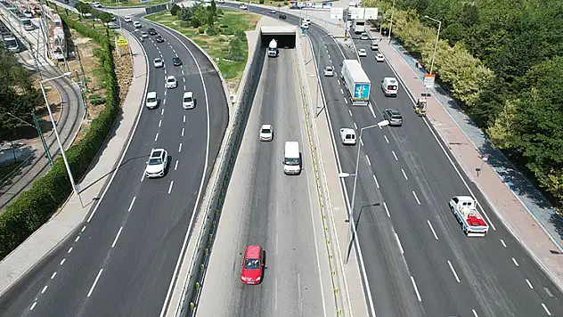 Konya Büyükşehir, caddelerde ve kavşaklarda konforu artırıyor