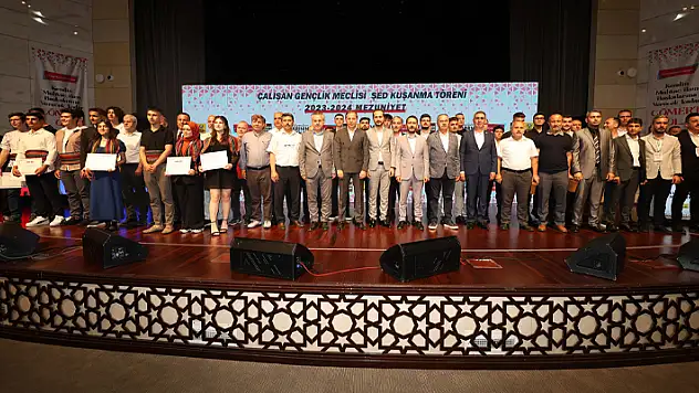 Konya Büyükşehir Çalışan Gençlik Meclisi, öğrenciler için şed kuşanma töreni düzenledi