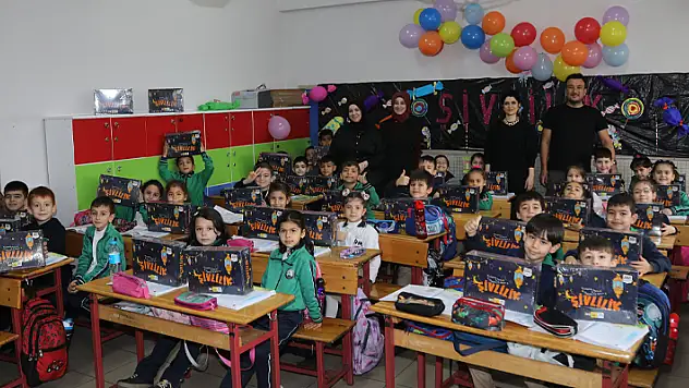 Konya Büyükşehir, çocukları şivlilik hediyeleriyle sevindiriyor