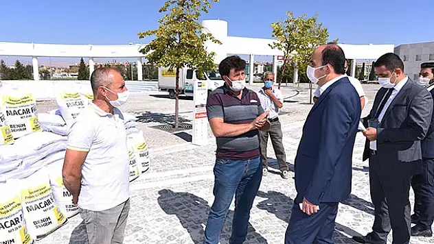Konya Büyükşehir'den çiftçiye Macar fiği tohumu desteği