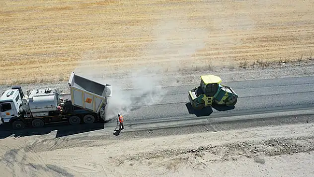 Konya Büyükşehir'den Karapınar'a 183 kilometre mahalle yolu