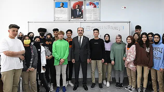 Konya Büyükşehir'den öğrencilere bir destek daha! Lise son sınıf öğrencilerine 1.500 TL'lik desteğin ilk bölümü 15 Kasım'da ödenecek
