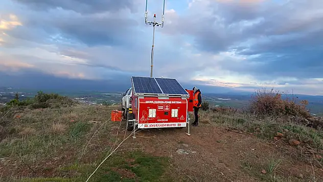 Konya Büyükşehir Ekipleri Hatay'da mobil telsiz rölesiyle iletişim kuruyor
