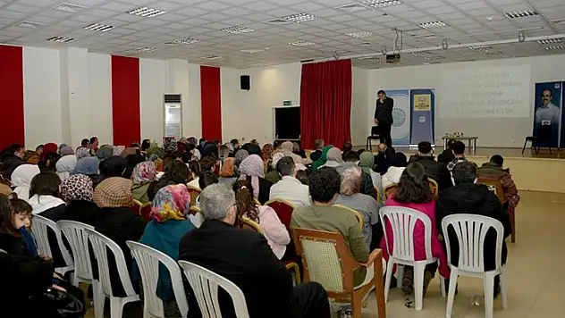 Konya Büyükşehir İlçe Şehir Konferanslarıyla kültür hayatını canlandırıyor
