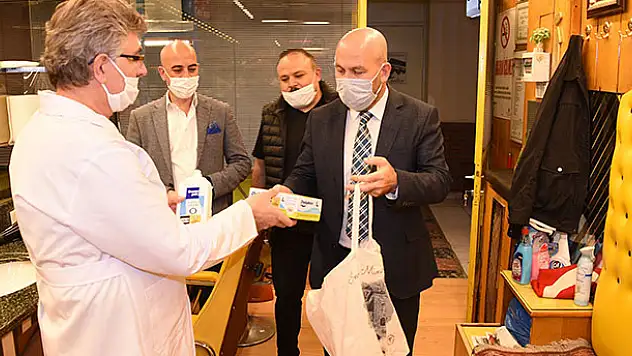 Konya Büyükşehir'in berber ve kuaförlere hijyen desteği sürüyor