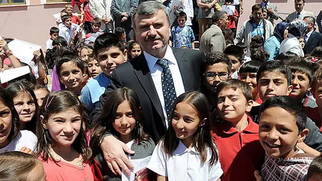 Konya Büyükşehir'in eğitim yardımı başvuruları devam ediyor