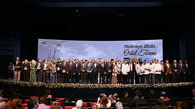Konya Büyükşehir'in yarışmalarında dereceye girenler ödüllendirildi