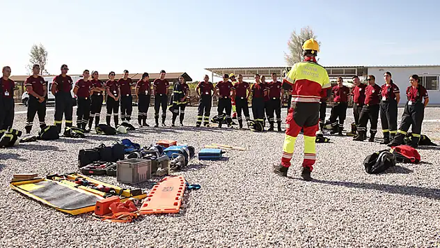 Konya Büyükşehir İtfaiyesi KKTC'de görevli itfaiye personellerine eğitim verdi
