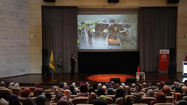 Konya Büyükşehir İtfaiyesi'nde Kur'an kursu öğreticilerine 'Yangın ve İlkyardım ' semineri verildi
