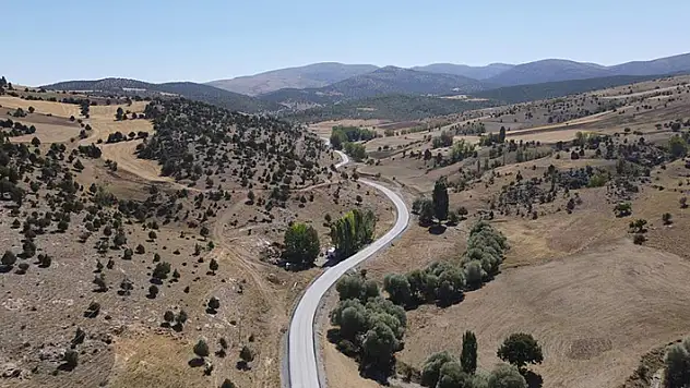 Konya Büyükşehir Kadınhanı'na 51,6 kilometre mahalle yolu daha kazandırdı
