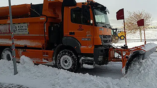 Konya Büyükşehir kar ve buzlanmaya karşı görev başında