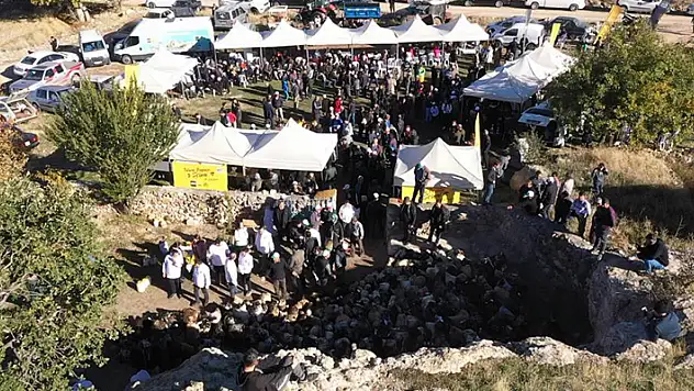 Konya Büyükşehir Kızılören'de mağaradan peynir çıkarma geleneğini yaşatıyor