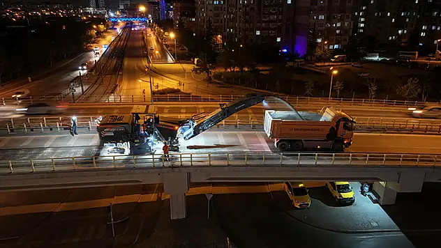 Konya Büyükşehir, Koyuncu Köprülü Kavşağı'nda asfalt yeniliyor