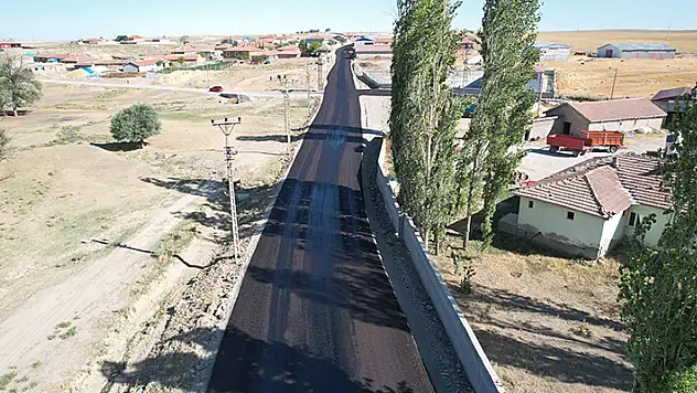 Konya Büyükşehir, Kulu'da  5 bin 270 ton sıcak asfalt çalışması gerçekleştirdi
