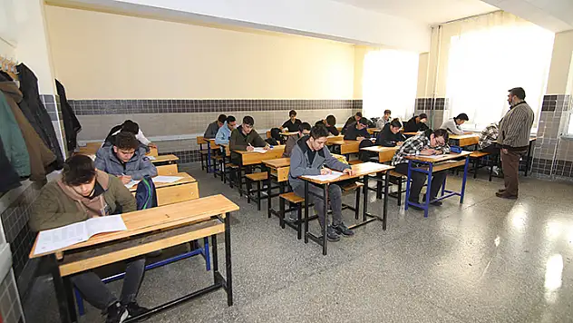 Konya Büyükşehir LGS ve TYT öğrencilerini sınavlara hazırlıyor
