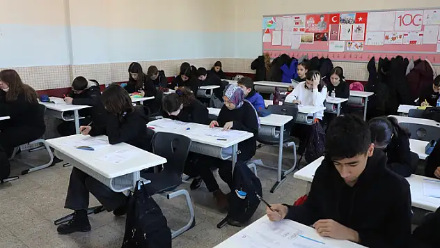 Konya Büyükşehir, LGS ve TYT öğrencilerini sınavlara hazırlıyor 