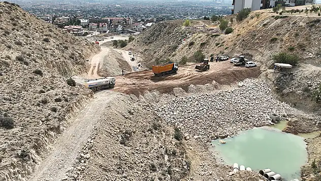 Konya Büyükşehir, Meram bölgesindeki taşkınları önlemek için 40 bin metreküp kapasiteli göletler yapıyor