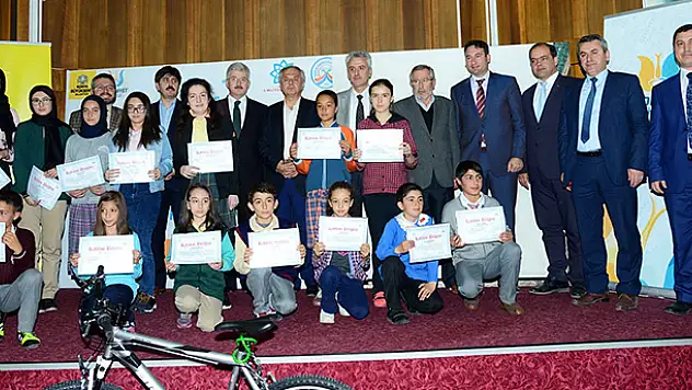 Konya Büyükşehir öğrencileri ödüllendirdi