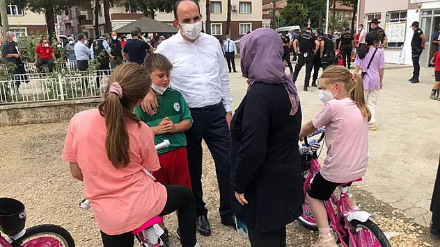 Konya Büyükşehir sel bölgesindeki çocukların yüzünü güldürdü
