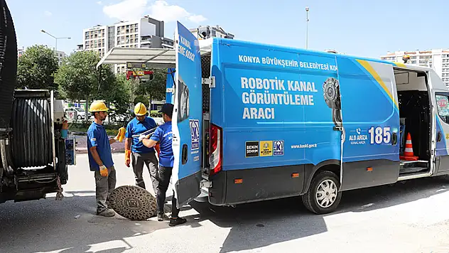 Konya Büyükşehir taşkın riskine karşı kanalizasyon hatlarını temizliyor 