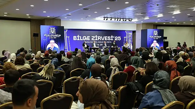 Konya Büyükşehir 'Uluslararası BİLİMUM Geleceğin Eğitimi Zirvesi'ne ev sahipliği yaptı