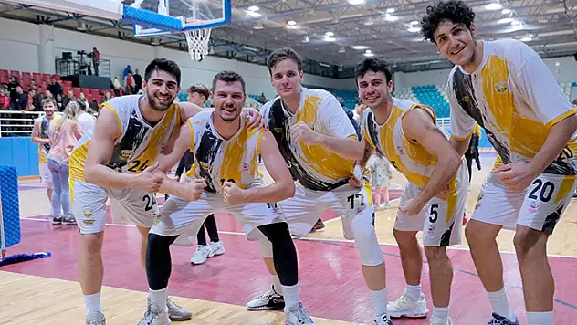 Konya Büyükşehir yenilgisiz lider
