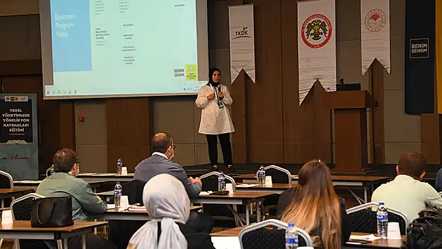 Konya Büyükşehir'den ilçe belediyelerine fon kaynağı eğitimi
