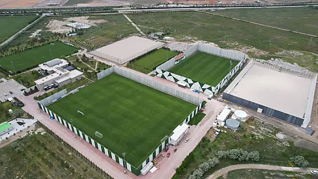 Konya Büyükşehir'den Kayacık'a 2 saha
