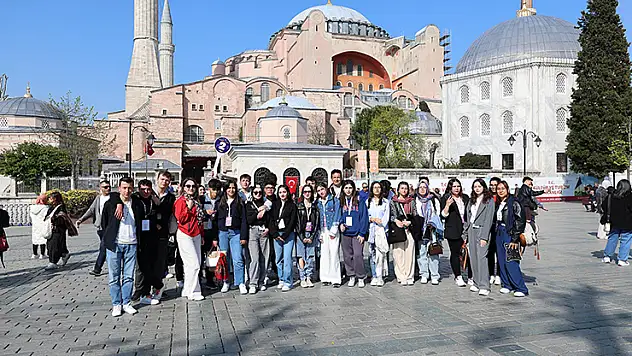 Konya Büyükşehir'den lise öğrencilerine günübirlik İstanbul gezisi