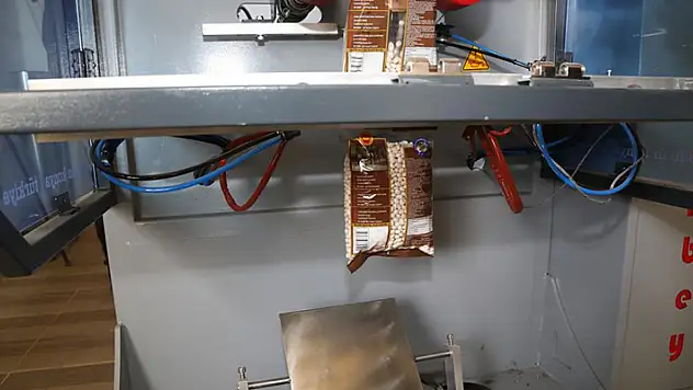 Konya Büyükşehir'den üreticiye bakliyat paketleme makinesi desteği
