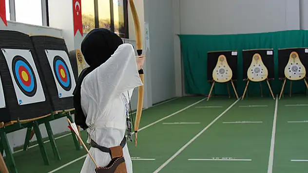 Konya'da '1. Geleneksel Türk Okçuluk Kış Turnuvası' devam ediyor