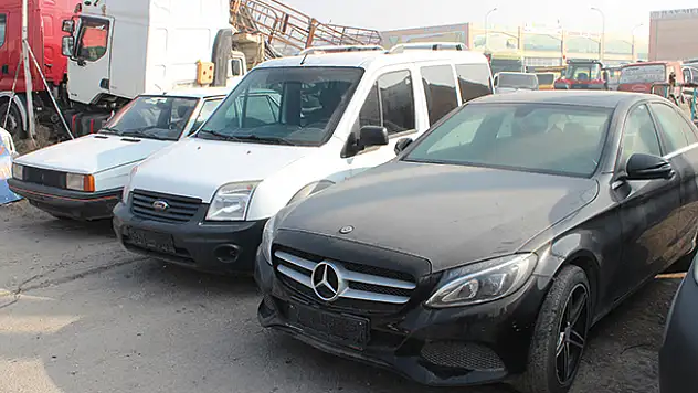 Konya'da 1 milyon liralık vurgun! Motor ve şasi numarası değiştirilmiş otomobiller ele geçirildi