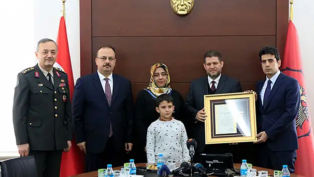 Konya'da 1 şehit ailesi ile 2 gaziye Devlet Övünç Madalyası ve Beratı