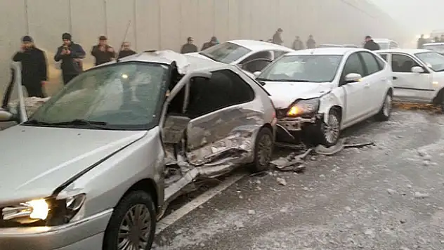 Konya'da 10 araç birbirine girdi: 2 yaralı