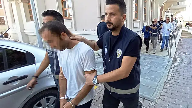 Konya'da 10 gün çalıştığı iş yerinde keşif yapan şüpheli, içinde 2 milyonluk para ve ziynet eşyası olan kasayı çaldı
