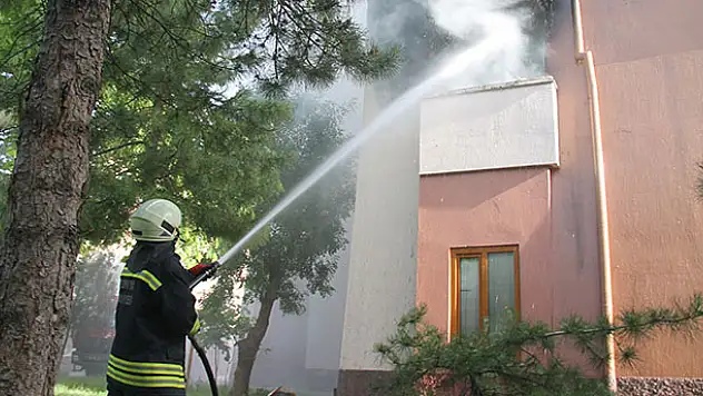 Konya'da 10 katlı binada yangın paniği