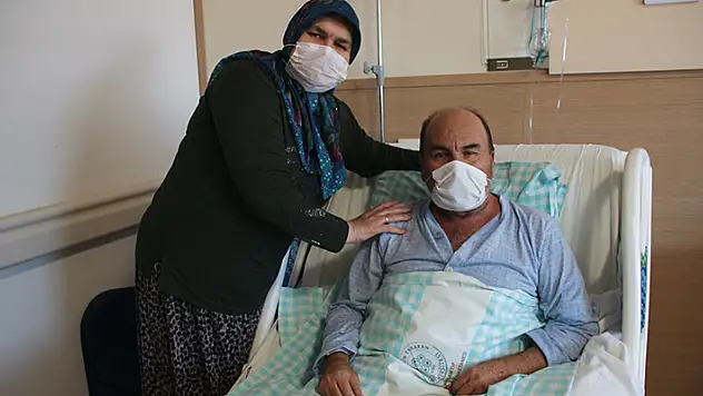 Konya'da 12 yıl bekledikten sonra böbrek nakledilen hasta, bağışçı aileye minnettar
